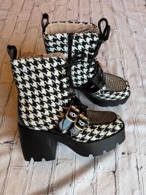 Betsey Johnson Y2K Chunky Platform Boot Houndstooth Black White Buckle Bratz 6.5